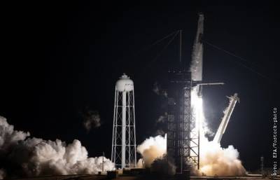 SpaceX запустила на орбиту корабль с коммерческим экипажем