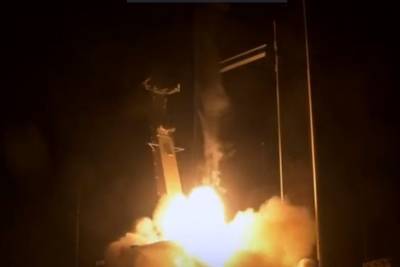 SpaceX запустила на орбиту корабль впервые с полностью гражданским экипажем