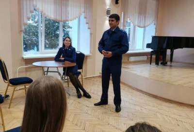 Работники Киришской городской прокуратуры провели беседу-лекцию в детской школе искусств