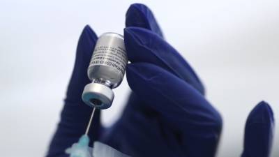 Федеральных служащих в США обязали вакцинироваться к 22 ноября