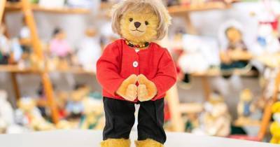 Даже пальцы ромбом: в Германии создали плюшевого медведя по образу Меркель (фото)
