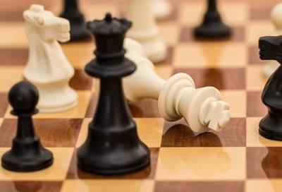 Карпов прокомментировал иск советской шахматистки к Netflix из-за сериала «Ход королевы»
