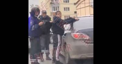 "Странный и в балаклаве": полицейские допросили таксиста, подвозившего "пермского стрелка" (видео)
