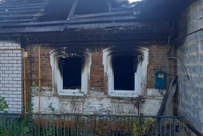 Пожар уничтожил дом многодетной семьи в Старом Осколе