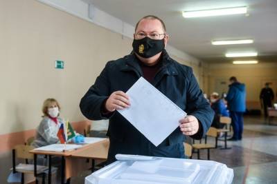 В Пензе Олег Мельниченко проголосовал на выборах главы региона