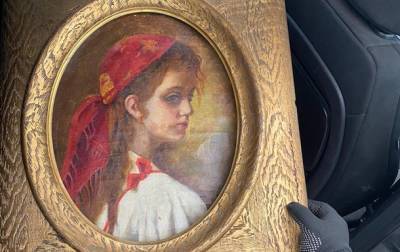 Австриец пытался вывезти из Украины старинные книгу и картину