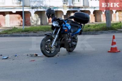 В Сыктывкаре в ДТП пострадал мотоциклист