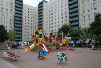 Треть детских площадок в России признали потенциально опасными