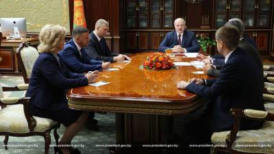 Лукашенко: вертикали власти придется нелегко во время референдума — хотя напрягаться особо не будем