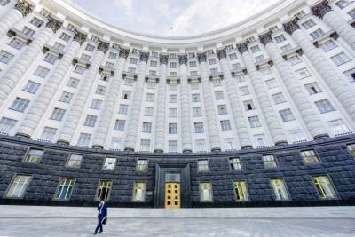 Обнародованы цифры зарплат украинских министров и их замов за август