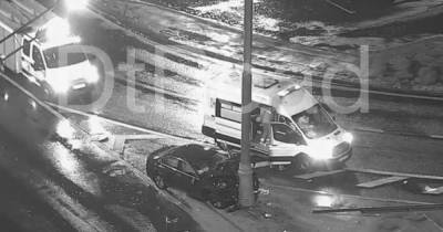 Авто влетело в мачту освещения на Ленинградском проспекте в Москве
