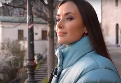 Нежный поцелуй, но не с Эллертом: холостячка Ксения Мишина рассказала о счастье для мужчин