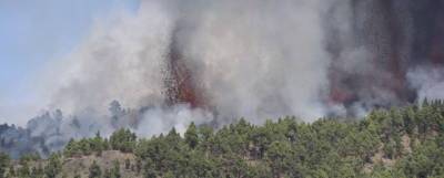 Испания рекомендует отменить полеты на Канары из-за извержения вулкана