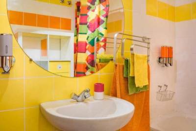 Яркие цвета для ванной комнаты