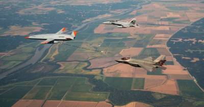Истребитель F-35 впервые дозаправили в воздухе с помощью беспилотника (фото)