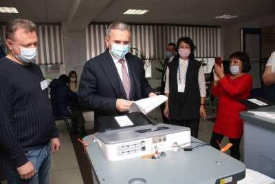 Губернатор Тюменской области проголосовал на выборах