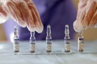 «Медицинской обоснованности нет»: эксперт о трех выходных после вакцинации