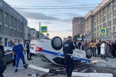 Автомобиль ДПС перевернулся после ДТП в центре Новосибирска