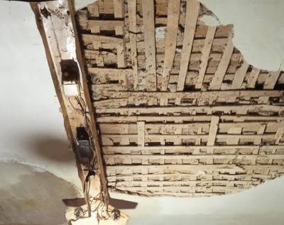 В Рязани во время дождя рухнул потолок в жилом доме