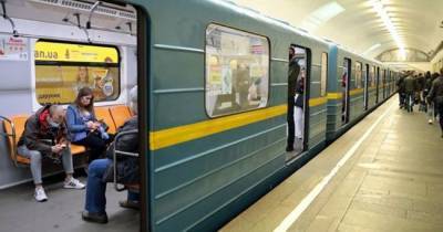 В Киеве пьяный дебошир в метро остановил движение поездов