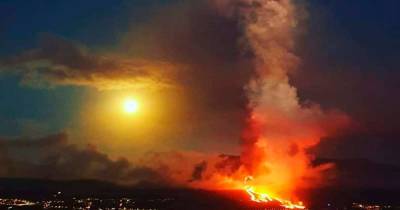Россиянка об извержении вулкана на острове Пальма: Люди вышли на крыши