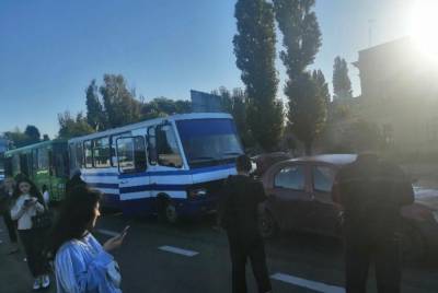 Масштабная авария с двумя автобусами в Одессе: пробка тянется 10 километров, первые детали