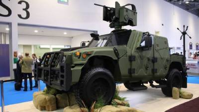 Компания AM General представила легкую версию бронеавтомобиля HUMVEE