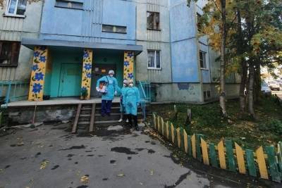Пациенты, больные COVID-19, голосуют на выборах в Мурманской области