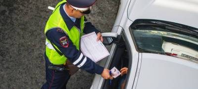 Пьяный водитель ударил патрульного в городе на севере Карелии