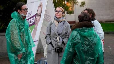 Против насилия и «Мужского государства»: как феминистка Алена Попова борется за депутатское кресло