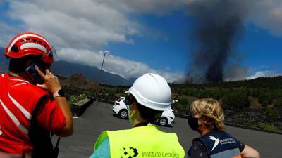 Более 2 тыс. человек эвакуировали в районе извержения вулкана на Канарах