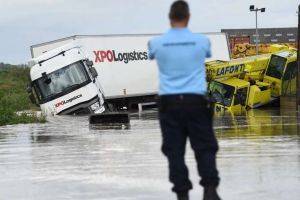 Масштабные наводнения во Франции: гибнут люди. ФОТО