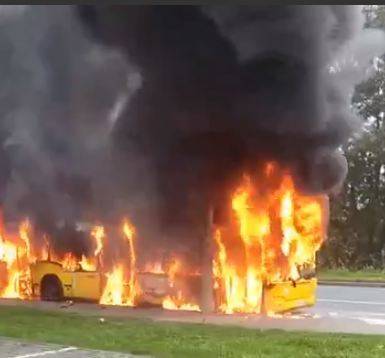 Пассажирский автобус сгорел в Санкт-Петербурге