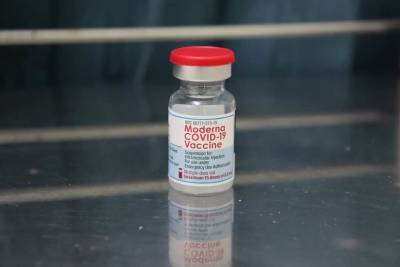 В компании Moderna назвали сроки эффективности своей вакцины против COVID-19 и мира