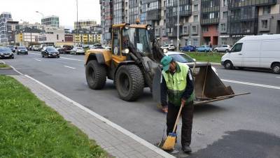 За три дня выборов в Петербурге убрали более 600 "кубов" мусора