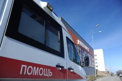 В ДТП в Волгограде пассажир кроссовера получил травму позвоночника