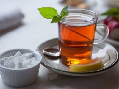 Российский диетолог рассказала о вреде сладкого чая
