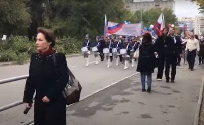 Сотрудники предприятия семьи депутата Госдумы голосовали колонной с оркестром и шарами