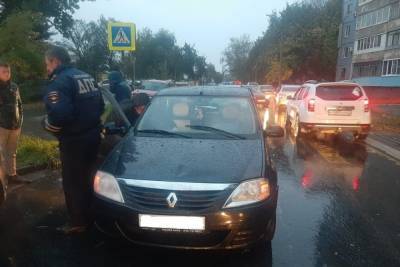 На улице Новоселов в Рязани Renault сбил женщину с двумя детьми