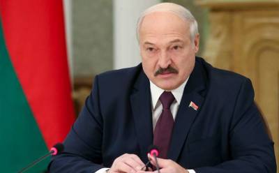 Лукашенко заявил, что готов убрать «посиневшие руки» от власти