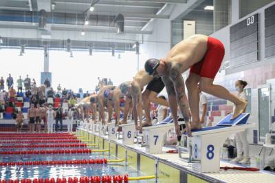 На Сахалине проходят дальневосточные соревнования по плаванию