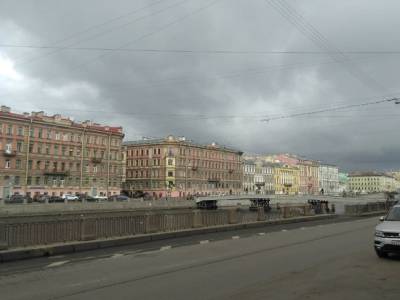 В Петербурге облачно, возможен дождь