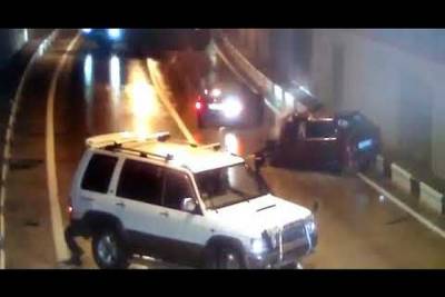 На видео попало ДТП в тоннеле Сочи с участием множества автомобилей
