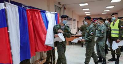 Первый день выборов в Госдуму РФ: у участков очереди бюджетников