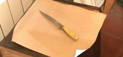 Житель Мариуполя вонзил нож в живот своей дочери