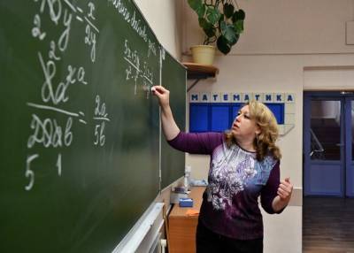 В РФ запустили горячую линию по вопросам снижения бюрократической нагрузки на учителей
