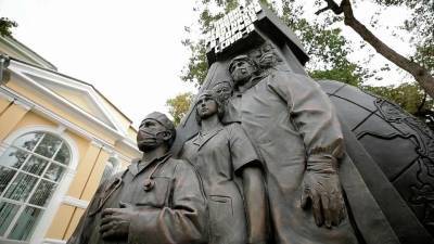 В Москве появился новый памятник в знак признательности всем, кто спасает жизни в «красных зонах»