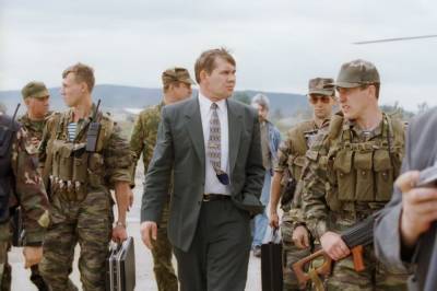 10. 09. 1990: зачем в этот день генерал Лебедь привел в Москву два десантных полка