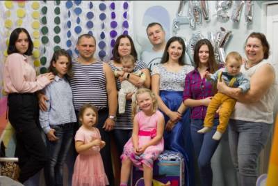 Семья из десяти человек двадцать три года не может выбраться из кладовки саратовского детского сада