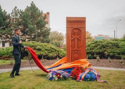 В Чехии установили памятник жертвам геноцида армян